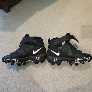 Nike Force kids size 2.5 Football Cleats